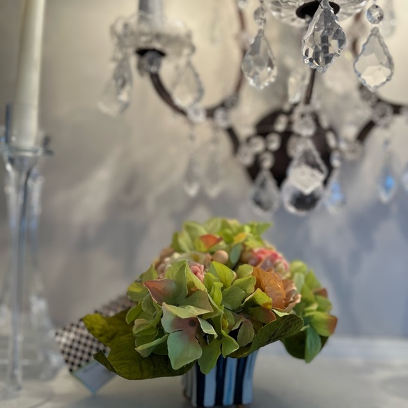 AUTHENTIC McKenzie Child's Bouquet - Picture 1 of 4